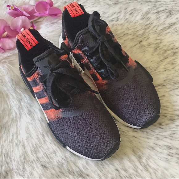 ‼️sold‼️🍁 Rare Adidas NMD R1 Black 4Y/5.5W - Picture 3 of 8